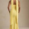 Imogene strapless jurk met sjaaldetail in pastelgeel