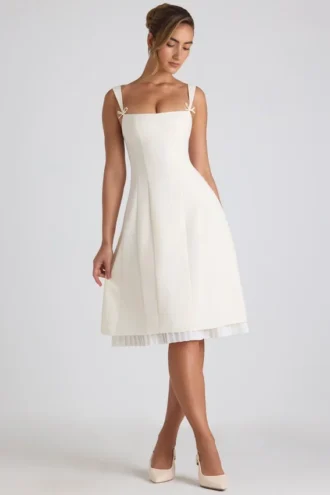Isadora midi-jurk met strikdetail en plooien in ivoorkleur