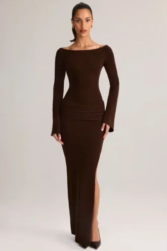 Isay geribbelde maxi-jurk met boothals en lange mouwen in chocoladebruin