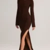 Isay geribbelde maxi-jurk met boothals en lange mouwen in chocoladebruin