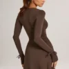 Iskra Modal minijurk met lange mouwen in chocoladebruin