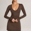 Iskra Modal minijurk met lange mouwen in chocoladebruin