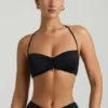 Jerika Slinky Jersey Halternek-bralette met metalen details in zwart