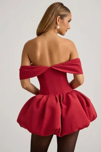 Jessamy minijurk met off-shoulder, gelaagde bubbelzoom en korset in True Red