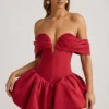 Jessamy minijurk met off-shoulder, gelaagde bubbelzoom en korset in True Red