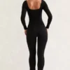 Jett jumpsuit met lange mouwen en vierkante hals in zwart