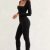 Jett jumpsuit met lange mouwen en vierkante hals in zwart