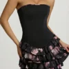 Juliet strapless minijurk met ruches en gelaagde korset in zwart met bloemenprint