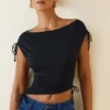 Kaede asymmetrische gerimpelde crop top met cowl-rug in zwart