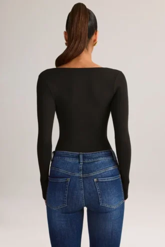 Kaia Modal top met vierkante hals en lange mouwen in zwart