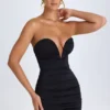 Kalinda gerimpelde bandeau-minijurk in zwart