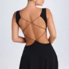 Kalista mini-jurk met diepe uitsnijding in zwart