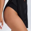Kalista mini-jurk met diepe uitsnijding in zwart