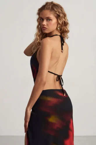 Keika halternek crop top met cowl in rood met wazige print