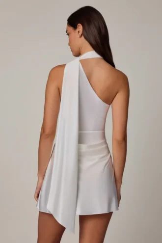 Kiraz asymmetrische minijurk met sjaaldetail in wit