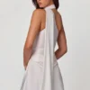 Kiraz asymmetrische minijurk met sjaaldetail in wit