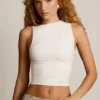 Kirbie asymmetrische tanktop met ruches in vanille