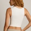Kirbie asymmetrische tanktop met ruches in vanille