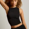 Kirbie asymmetrische tanktop met ruches in zwart