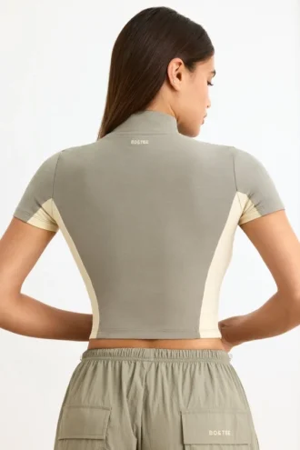 Korte top met ritssluiting en kleurblokken van katoenen jersey in Mineral