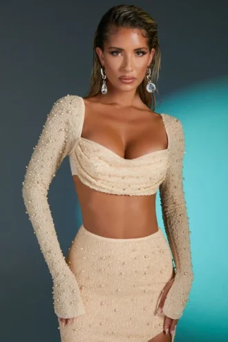 La Desirade versierde crop top met col in zandkleur