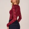Letizia body met lange mouwen en kant in kersenrood