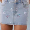 Levara Mid-Rise Denim Micro Mini Rok  in Lichte Denim