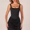 Lia minijurk met vetersluiting en drapering in zwart