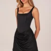 Lia minijurk met vetersluiting en drapering in zwart
