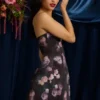 Liliosa strapless gestructureerde tulpvormige mini-jurk met zwarte bloemenprint