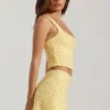 Lirael versierde crop top met vierkante hals in geel