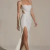 Lucienne versierde maxi-jurk met uitsnijdingen en vissenstaart in wit