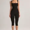 Luma Modal bodycon capri-Jumpsuit met vierkante hals in zwart