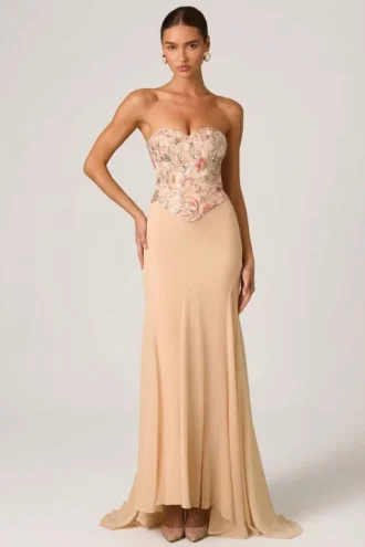 Lysana versierde korsetjurk met vissenstaart in bloemig beige