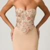 Lysana versierde korsetjurk met vissenstaart in bloemig beige