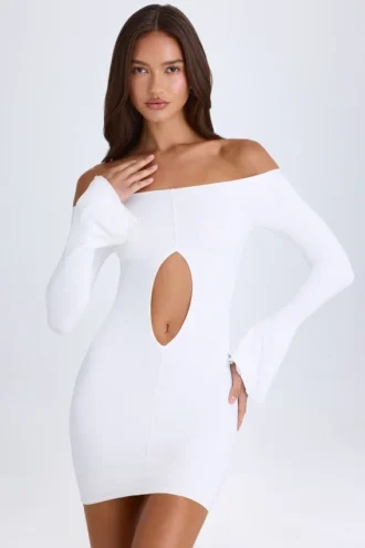 Madelina off-shoulder minijurk met uitsnijdingen in wit