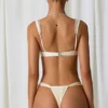 Mahina gerimpelde string-bikinibroekje in parelwit