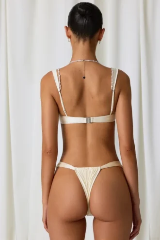 Mahina gerimpelde string-bikinibroekje in parelwit