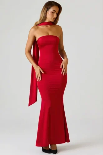 Mandi strapless jurk met sjaaldetail in scharlakenrood