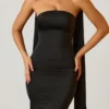 Mandi strapless jurk met sjaaldetail in zwart