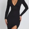 Marcela Modal maxi-jurk met diepe halslijn en lange mouwen in zwart
