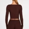 Margaux geribbelde modale bra-top met lange mouwen en vetersluiting in chocoladebruin