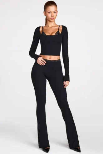 Philippa Modal Mid-Rise Flared Broek in Zwart