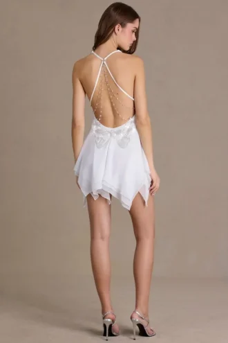 Mariette chiffon minijurk met diep decolleté en open rug in wit