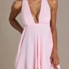 Mariette Premium Chiffon minijurk met diepe halslijn en open rug in babyroze