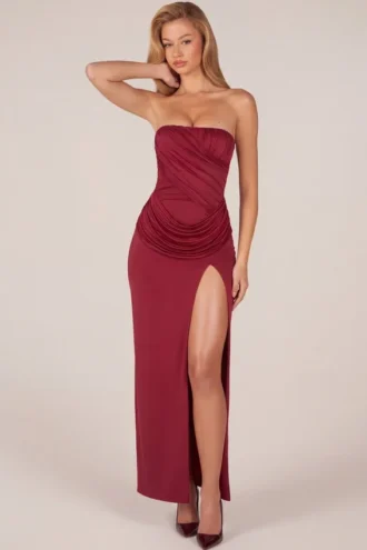 Matilde bandeau-maxi-jurk met drapering tot op de dij in kersenrood