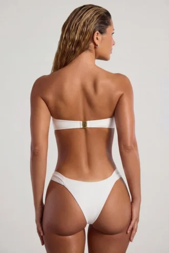 Maui Cheeky-bikinibroekje met brede bandjes en kralenversiering in ivoorkleur