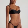 Maui Cheeky bikinibroekje met brede bandjes en kralenversiering in zwart