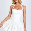 Maybelle mini-jurk met ruches en halternek in wit
