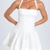 Maybelle mini-jurk met ruches en halternek in wit